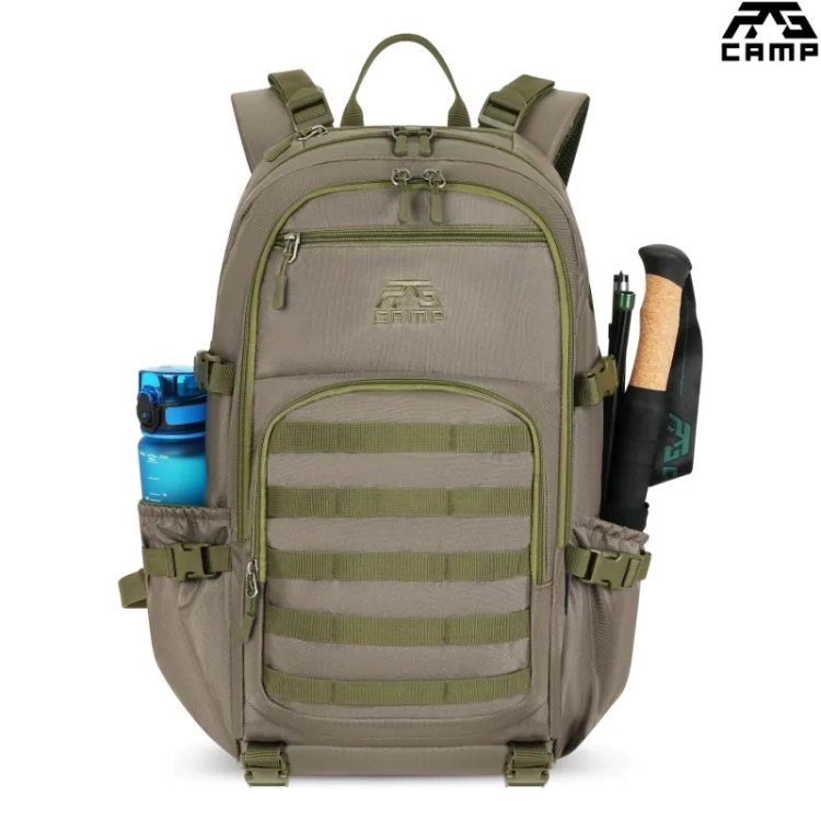 Plecak survivalowy 25l RG CAMP RG1920 khaki – przód z akcesoriami