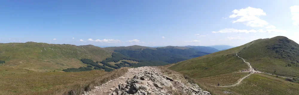 Widok z Szerokiego Wierchu na Tarnicę, Połoninę Bukowską i Bukowe Berdo