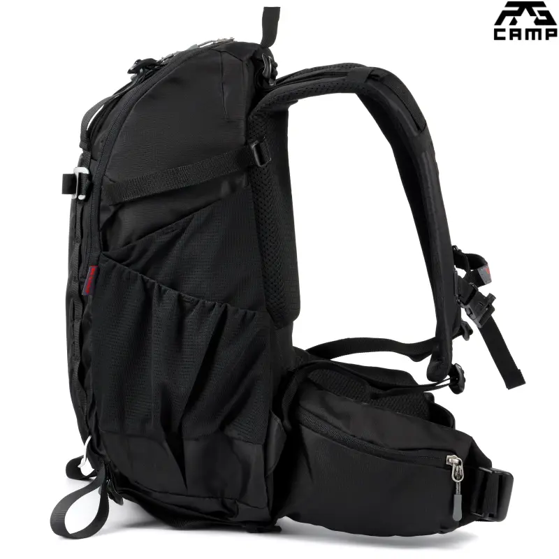 Bok czarnego plecaka górskiego RG Camp Wetlina 30L