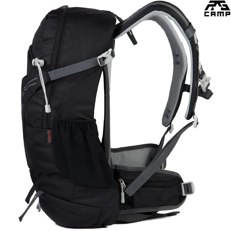 Czarny plecak RG CAMP 25L widok z boku