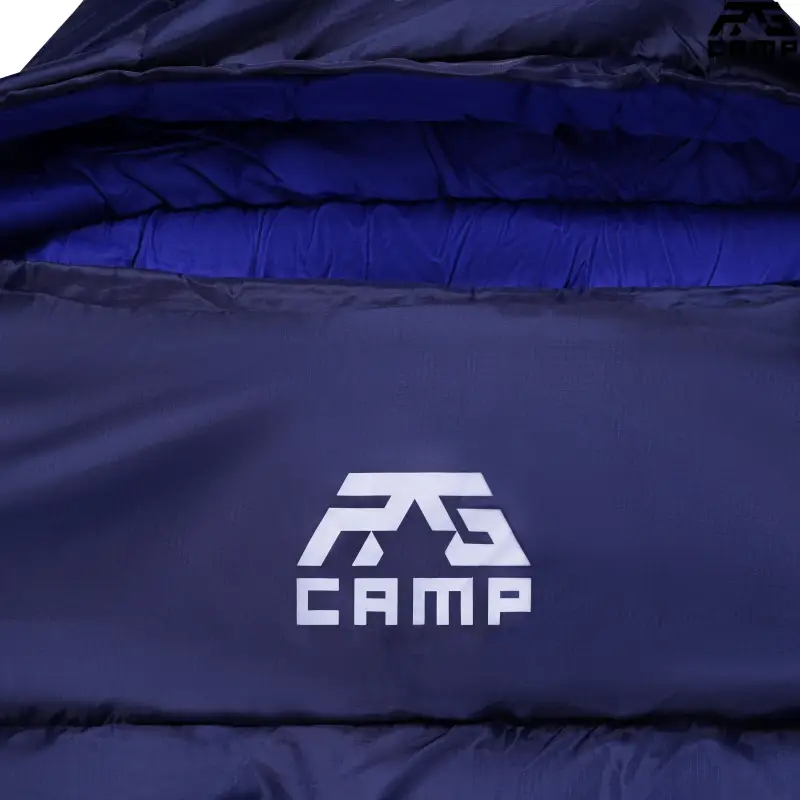 Zbliżenie na materiał granatowego śpiwora RG CAMP Comfort 250S
