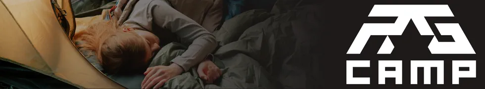 Śpiąca kobieta w śpiworze